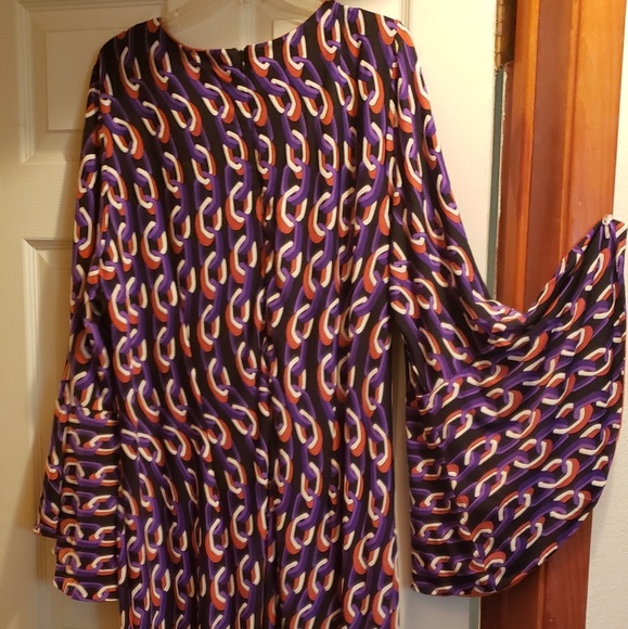 Dress and Painting - Picture 2 of 8